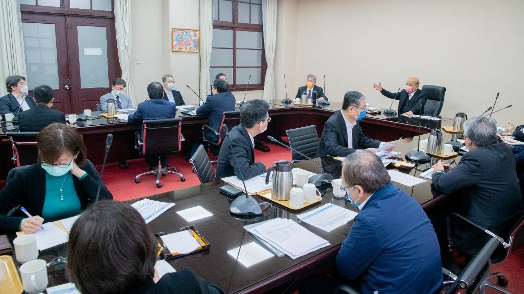 全面防堵 蘇揆下令研議大陸啟程經港澳轉機抵台也要檢疫
