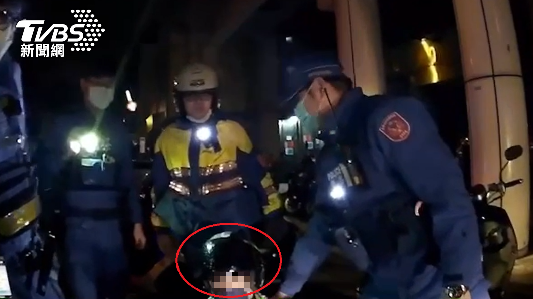 警匪追逐!偷車賊佯裝路人 「頭還戴著安全帽」秒破功遭逮