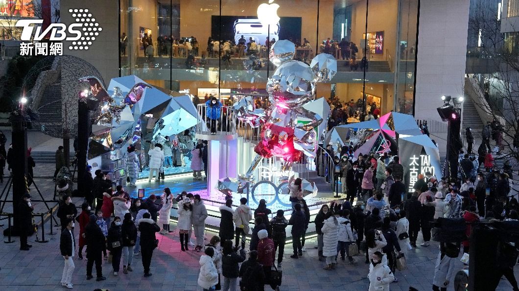 一項民調資料顯示，大陸恐怕已有近十億人染疫。（圖／達志影像美聯社）