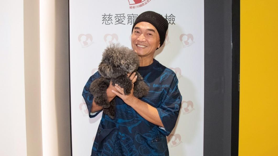 吳宗憲帶愛犬出席活動。(圖/東森購物提供)