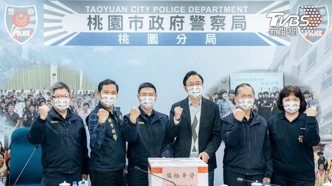 張善政感謝警方全力辦案並給予鼓勵。(圖/TVBS)