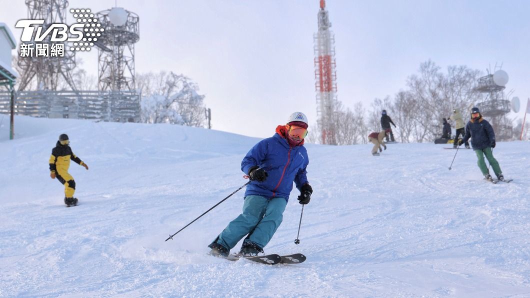 北海道湧入大批觀光客前來滑雪。(圖/達志影像美聯社)