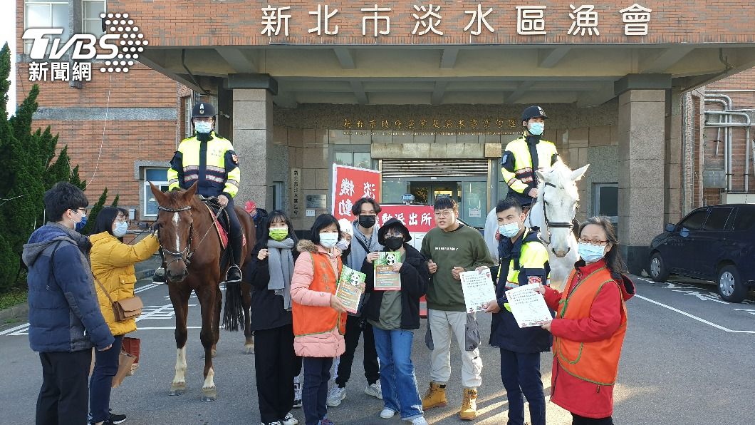 喜迎春節!機動派出所結合騎警隊 漁人碼頭治安不打烊