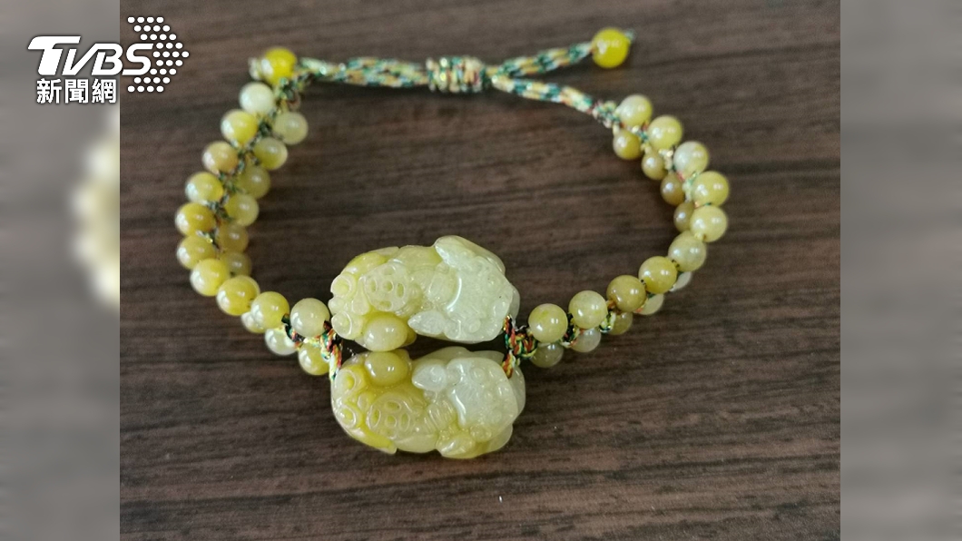 楊登嵙指出，今年開運招財吉祥物是貔貅。（圖／楊登嵙提供）