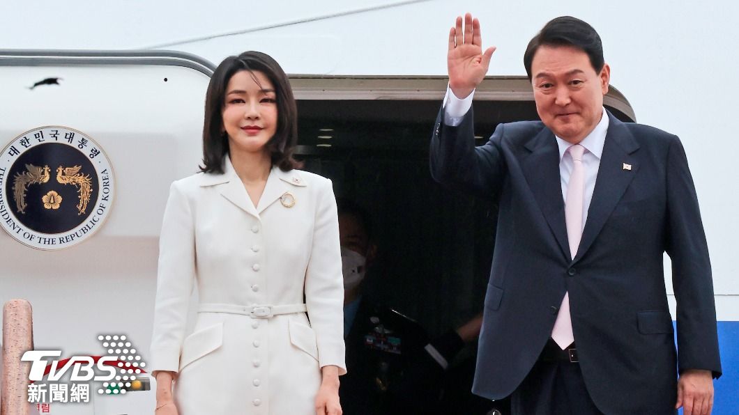 其實早在選舉期間,金建希(左)就被爆料諸多醜聞。(圖/達志影像美聯社)
