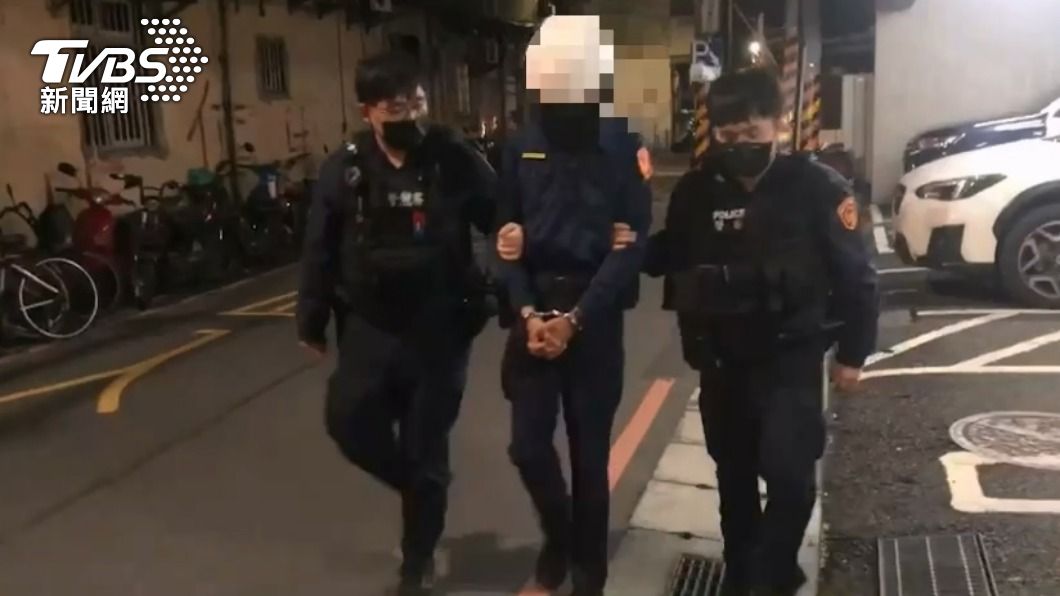 大哥你哪位?男穿全套制服站路口指揮交通 被真警察帶回