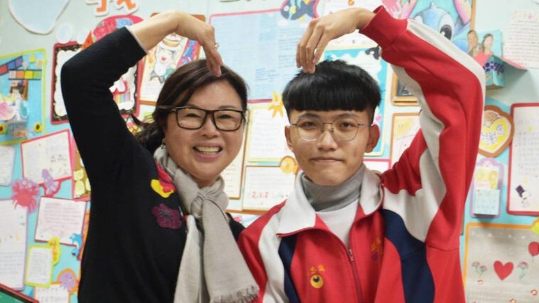 沒錢補習！清寒高職生勤奮自學　「越級打怪」考上台大