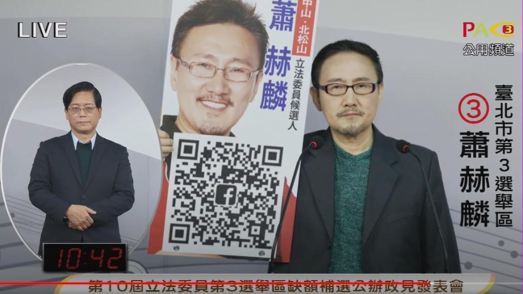 這個男人太狠了!他政見發表會全程靜默 15分鐘只做2動作