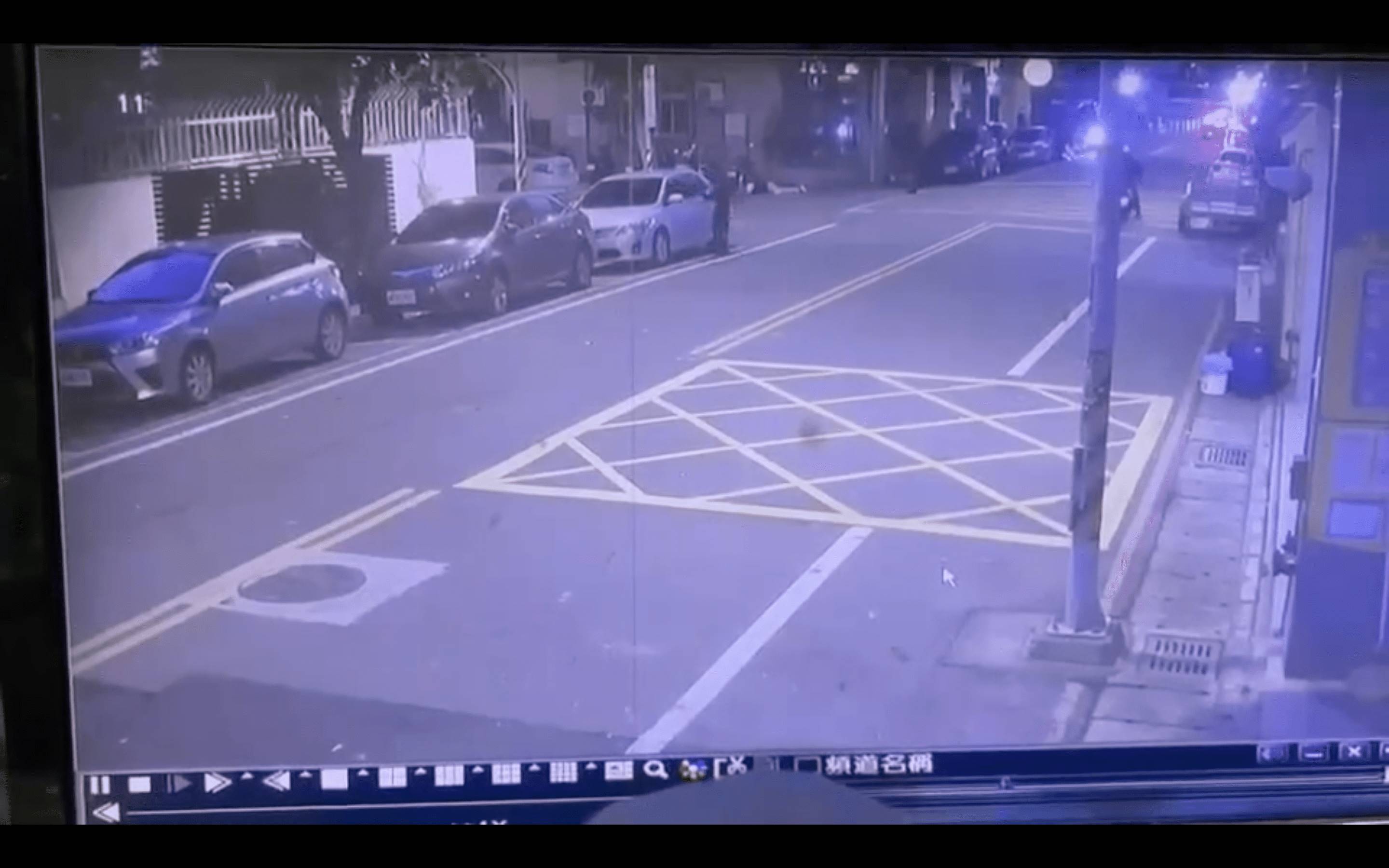 郭信一身中6槍倒地不起,黑衣男子坐上車輛迅速駛離。(圖/翻攝自記者爆料網)