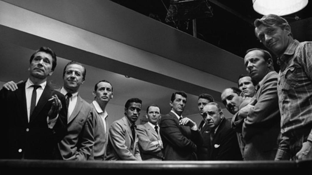1960年原版《十一羅漢》由11人洗劫五家拉斯維加斯的賭場。(圖/翻攝自IMDB)