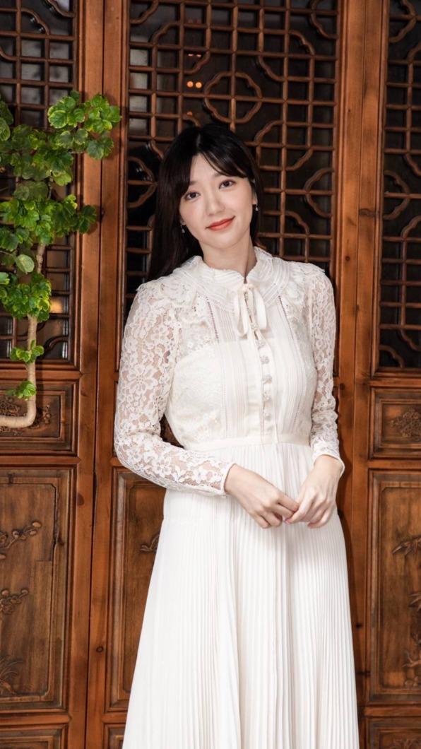 郭雪芙坦言片中婚禮不是理想型,自己喜歡海灘婚禮。(圖/禾力文創提供)