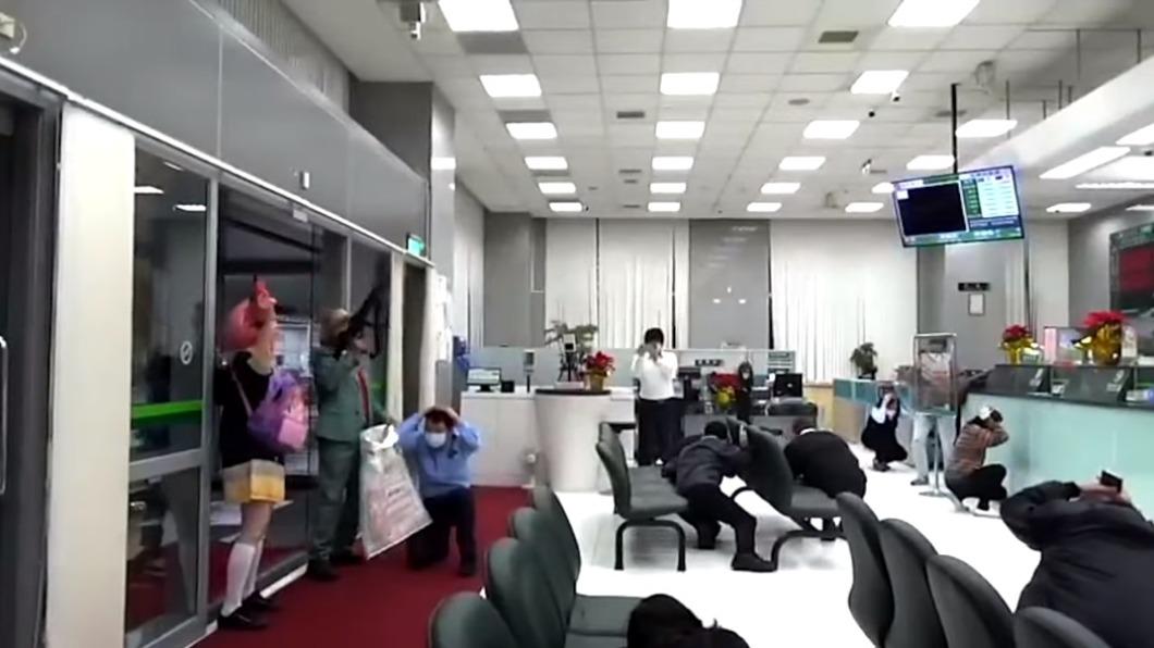 南港分局春安演習。(圖/翻攝自臺北市政府警察局南港分局YT)