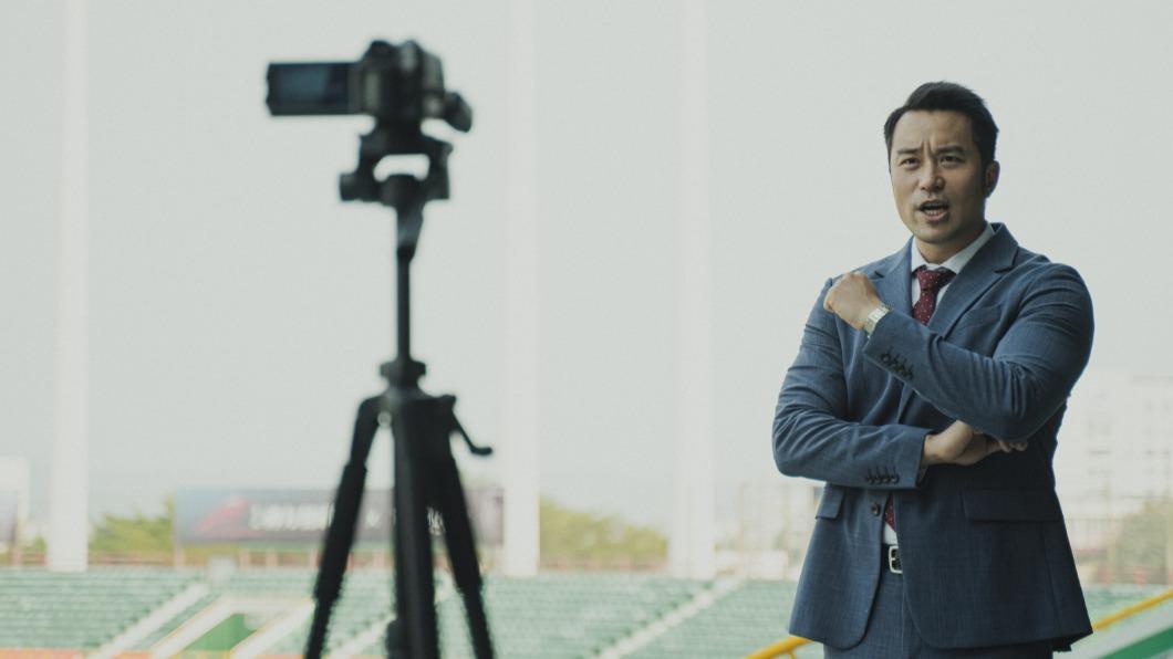 張孝全在《罪後真相》飾演資深名嘴。(圖/Netflix提供)
