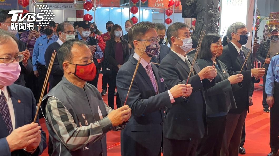 外貿協會黃志芳董事長及朝天宮吳炳俊常務董事擔任主祭官。(圖/王翊綺攝)