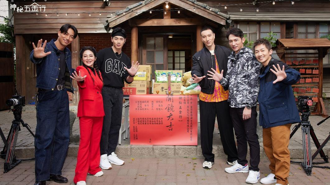 AKIRA、王彩樺、禾浩辰、王陽明、温昇豪、蔡昌憲出席開鏡儀式。(圖/衛視中文台提供)