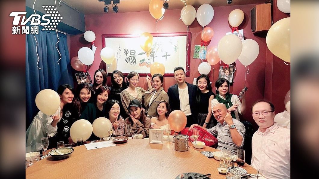 名廚陳柏融放鳥好友PAUL慶生。(圖/陳柏融提供)