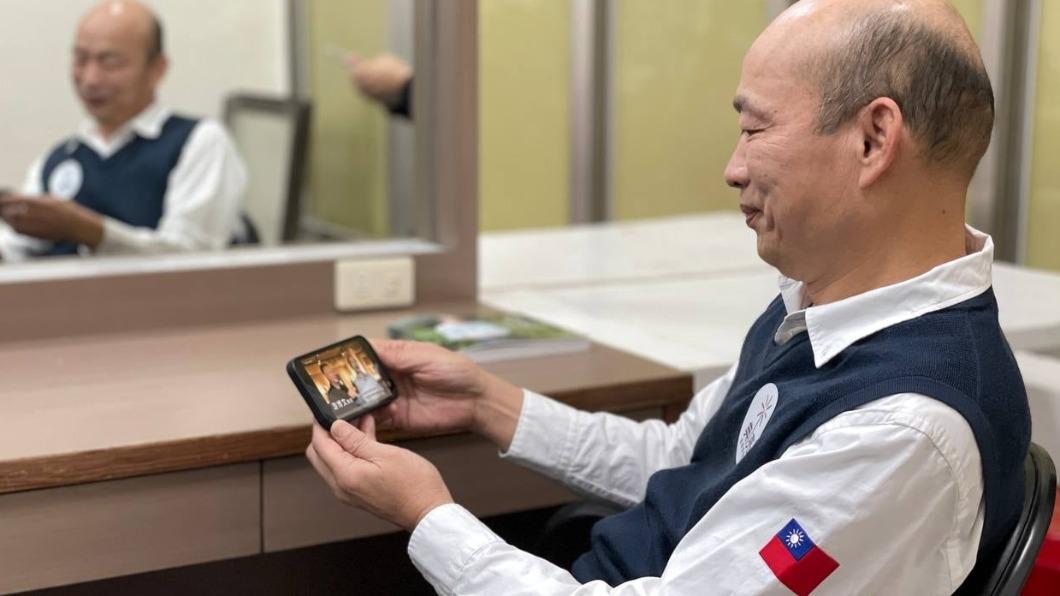 逆風的烏鴉提醒國民黨不要重蹈2020年覆轍。（圖／翻攝自臉書）