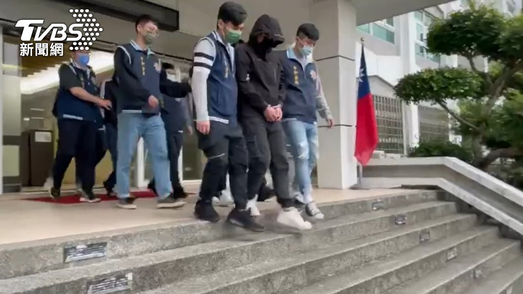 男上網賣存摺想賺20萬 慘遭詐團軟禁 警查訪逮4嫌