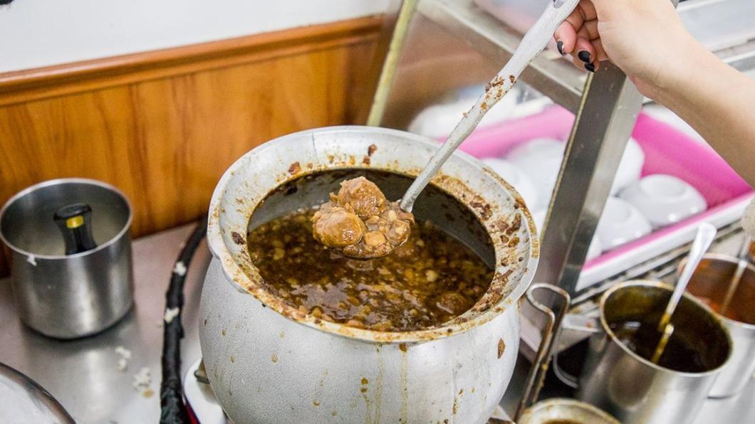 內用竟然還享白飯、肉燥飯吃到飽。(圖/大手牽小手玩樂趣提供)
