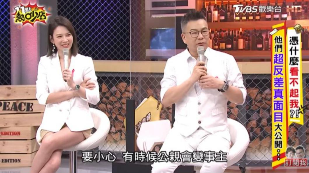 沈玉琳（右）曾經神預言。（圖／翻攝自《11點熱吵店》YouTube頻道）