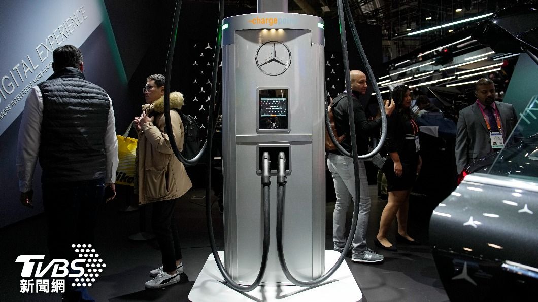 CES/挑戰特斯拉 賓士要打造專用電動車充電系統