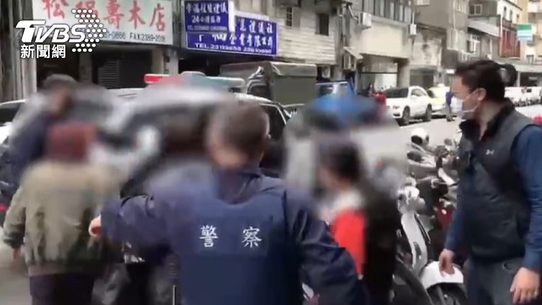 現場賭客和負責人全被送辦。(圖/TVBS)