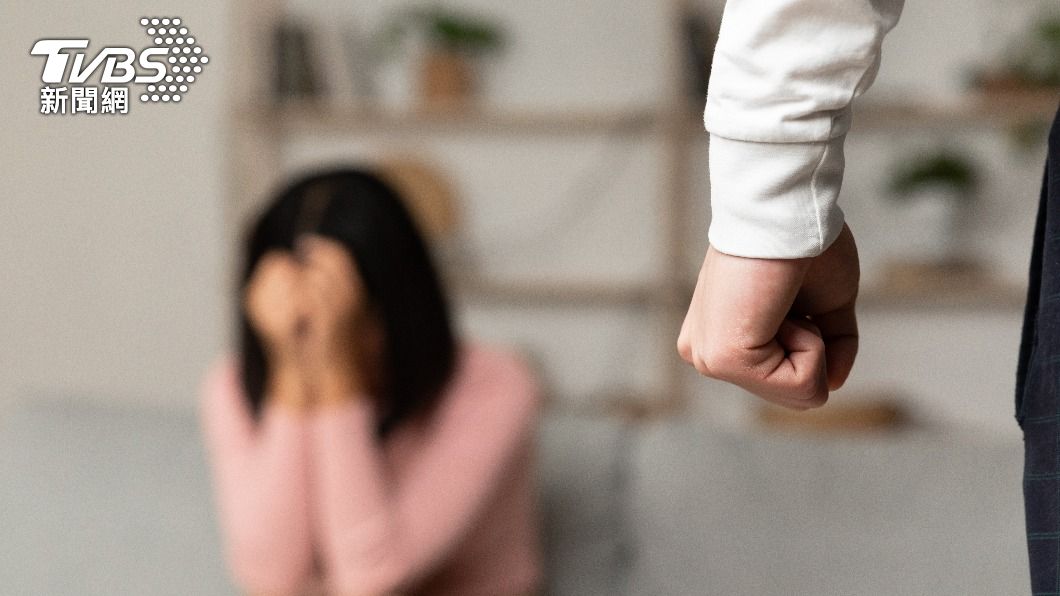 藍大咖家暴「想離婚但沒辦法」!曝妻隱忍內幕:看不下去