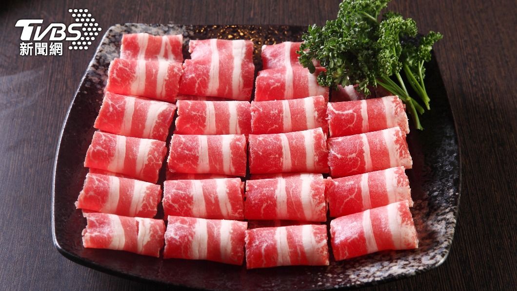 火鍋肉片盡量要挑油花較少的種類。（示意圖／shutterstock達志影像）
