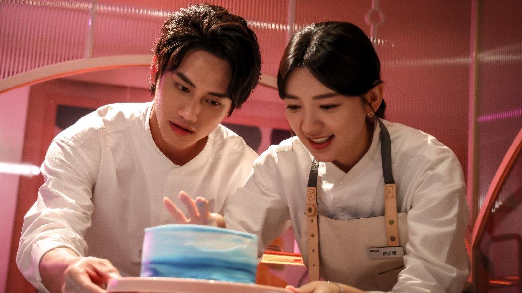 郭雪芙(右)、范少勳主演《因為你如此耀眼》。(圖/時創影業提供)