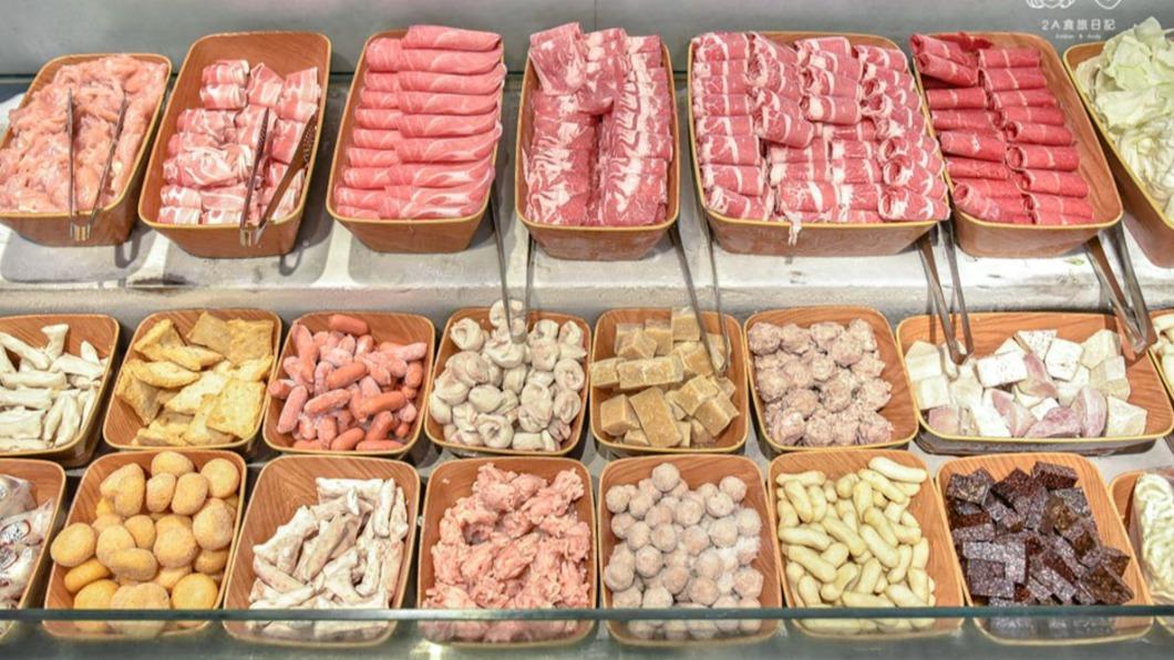 自助吧光是肉品就有7種可以無限吃。(圖/2A食旅日記提供)