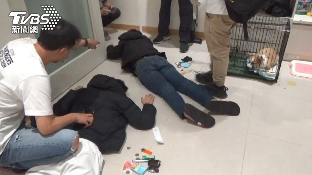 警方攻堅詐騙機房。(圖/TVBS)