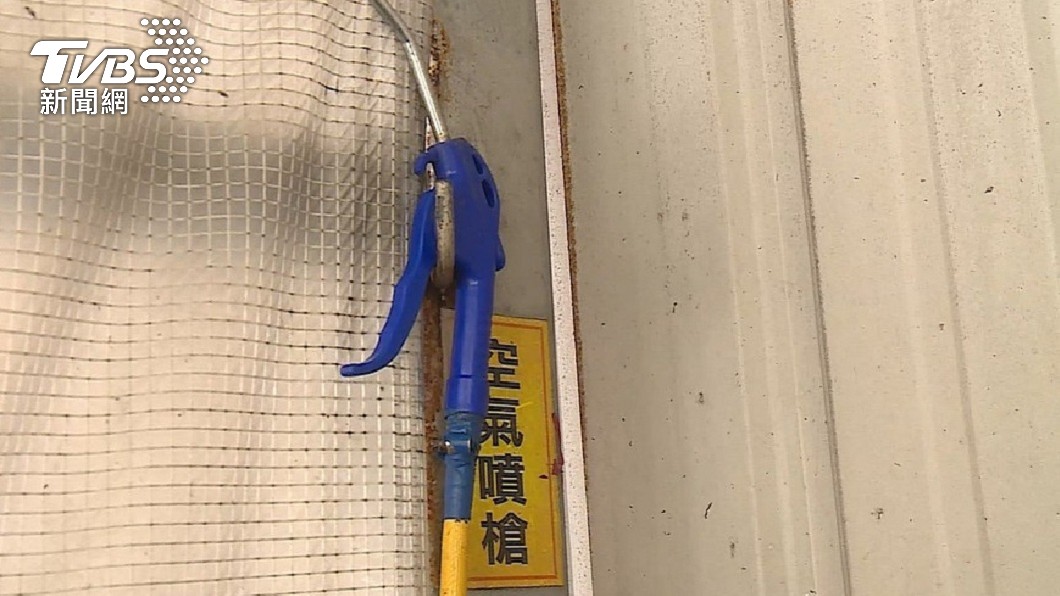 好友尿急解放 男拿空氣噴槍噴臀害他終身裝「人工肛門」