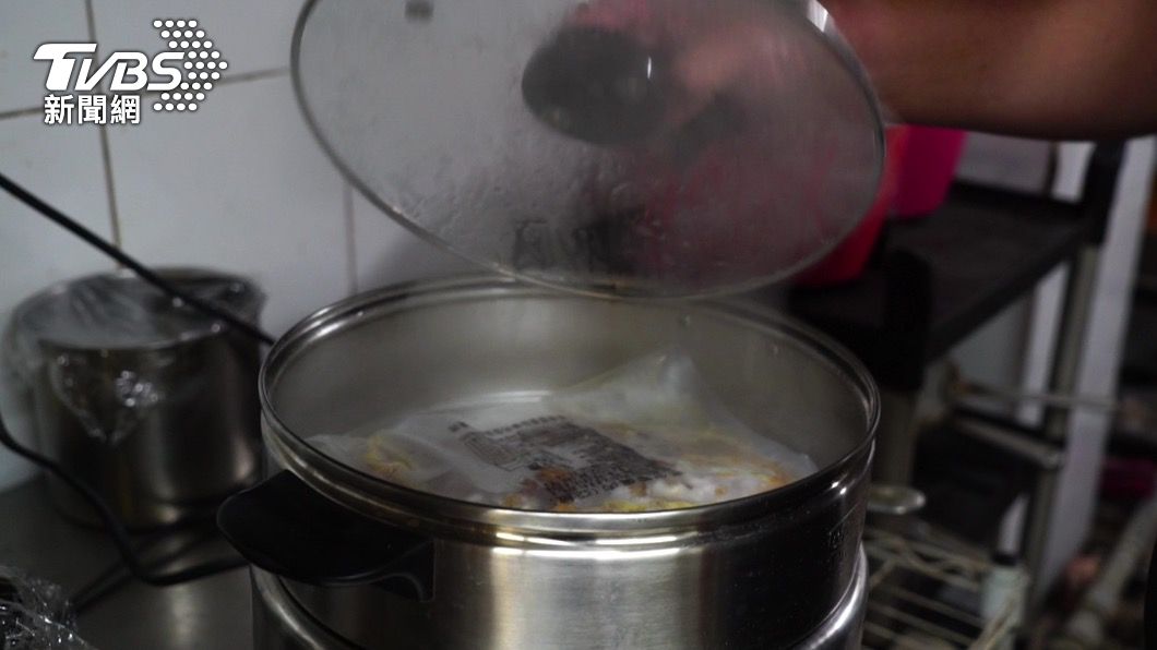 料理若採高溫真空袋包裝,建議一併隔水加熱,避免水蒸氣影響食物味道。(圖/486提供)