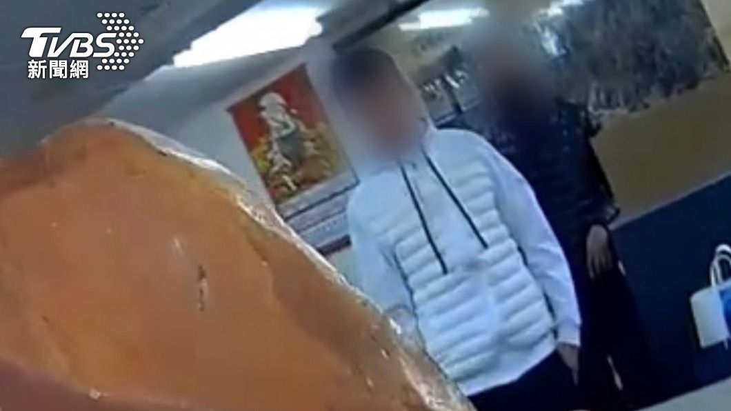 男沉迷百家樂欠百萬!遭債主關倉庫 老父急找警求援