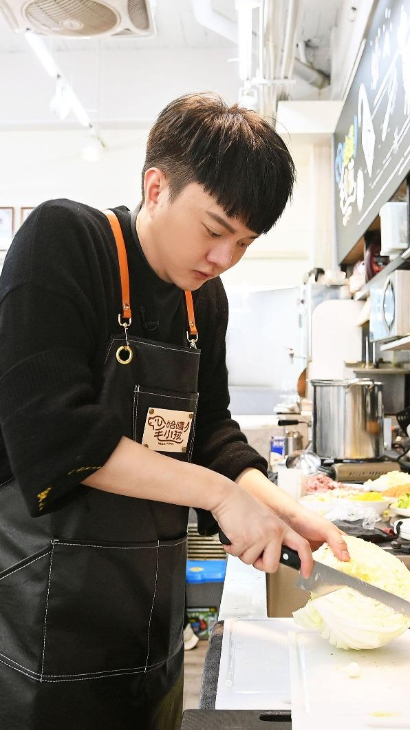 許富凱很重視毛小孩的食安健康。(圖/台視提供)