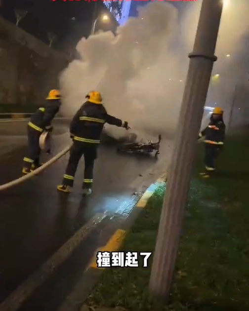 當局立刻派人救援。(圖/翻攝自微博)