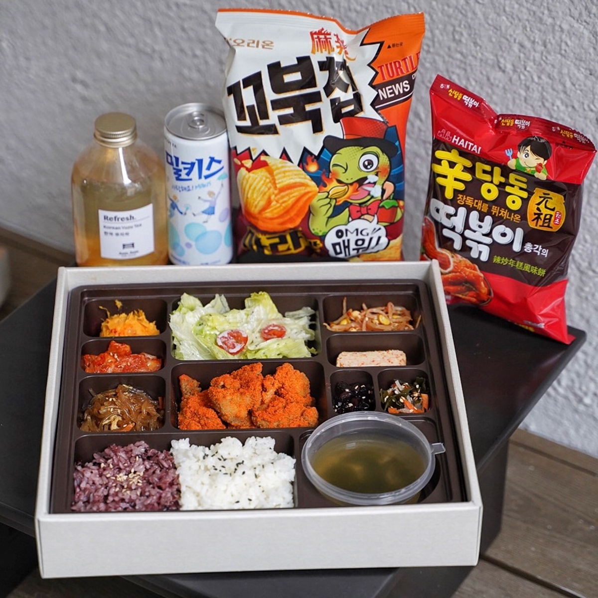 餐盒裡總共有11樣菜色,CP值超高。(圖/阿華田的美食日記提供)