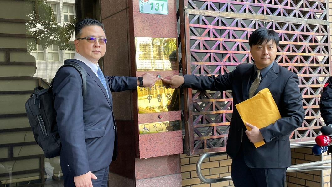 (右)泰山董事詹皓鈞、(左)律師顧啟東。(圖/泰山提供)