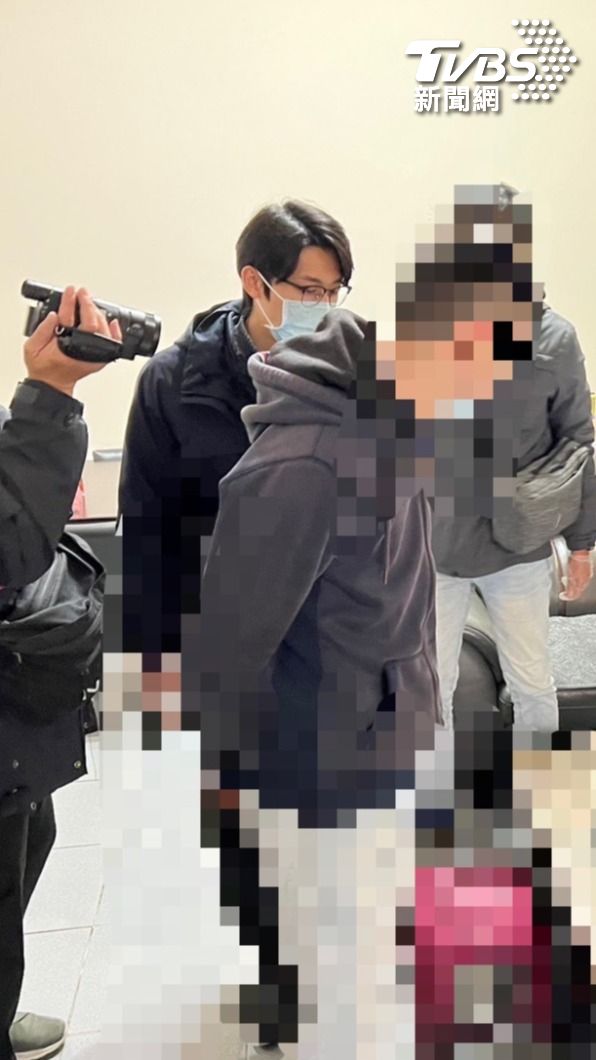 大學生吸金千萬後在網路炫富，慘遭警方盯上被逮。（圖／TVBS）