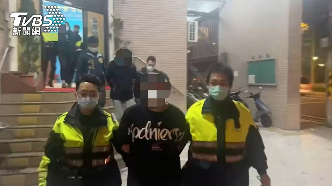 警方將逮捕3名詐欺車手移送偵辦 。(圖/TVBS)