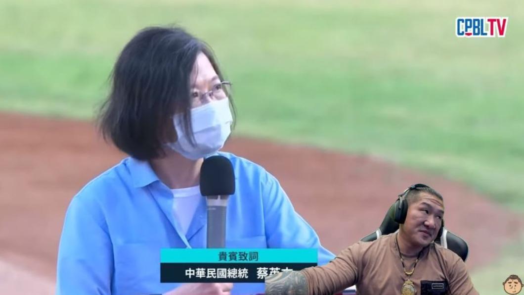 館長在直播中直言,新竹棒球場就是個超級大弊案。(圖/翻攝自「館長惡名昭彰」YT)