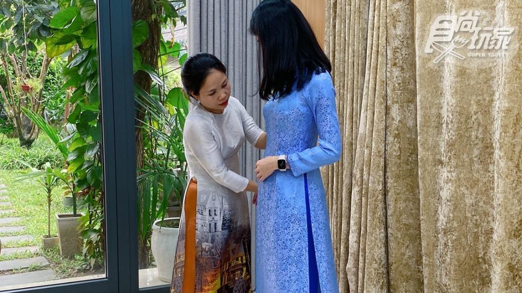越南國服「奧黛」有改良版的現代款式,女生穿起來非常優雅。(圖/食尚玩家)