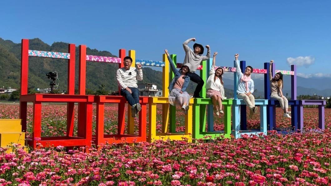今年的美濃花海設置了獨特的「裝置藝術」。(圖/翻攝自高雄市美濃區公所臉書)