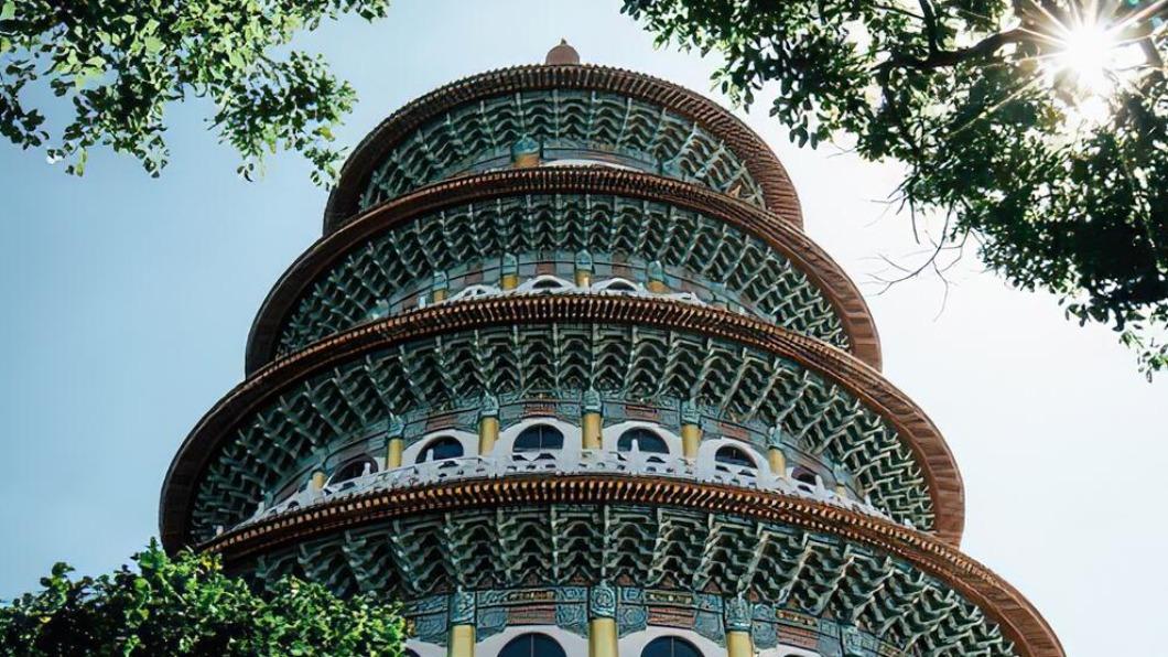 「淡水天元宮」在每年1月時,會有櫻花綻放。(圖/翻攝自新北市觀光旅遊網)