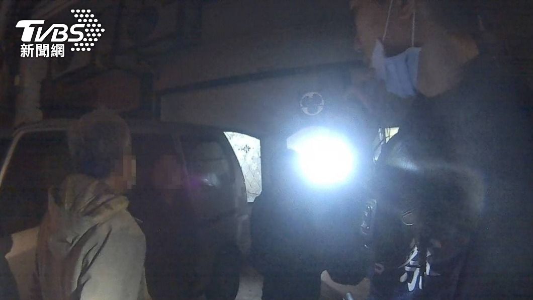 煮湯睡著冒濃煙 巡邏警路過急疏散 幸未釀災