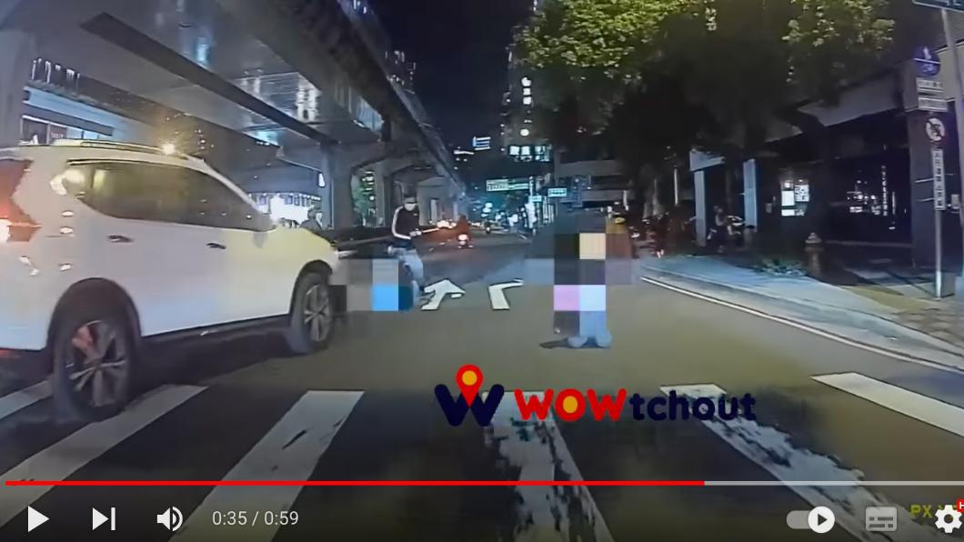 台中又見行人地獄!2婦過馬路遭車撞飛 駕駛:A柱擋到
