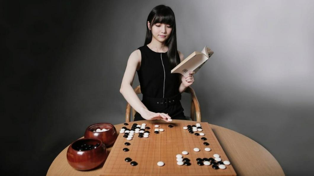 黑嘉嘉被日媒封為「千年一遇的美女棋士」。(圖/翻攝自黑嘉嘉IG)
