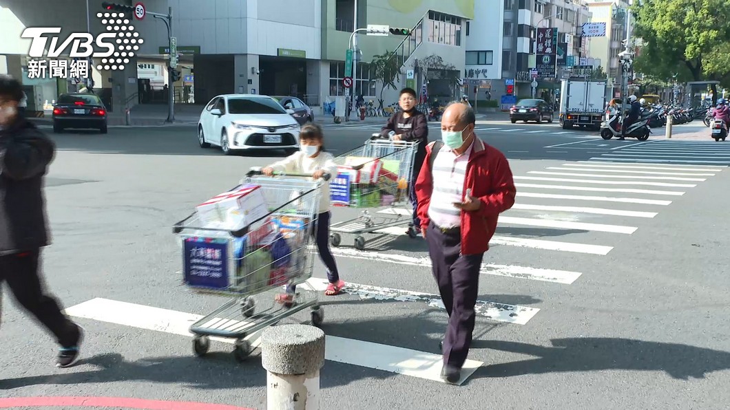 擺脫行人地獄拚3月底修法 不讓行人、未停再開罰鍰變貴