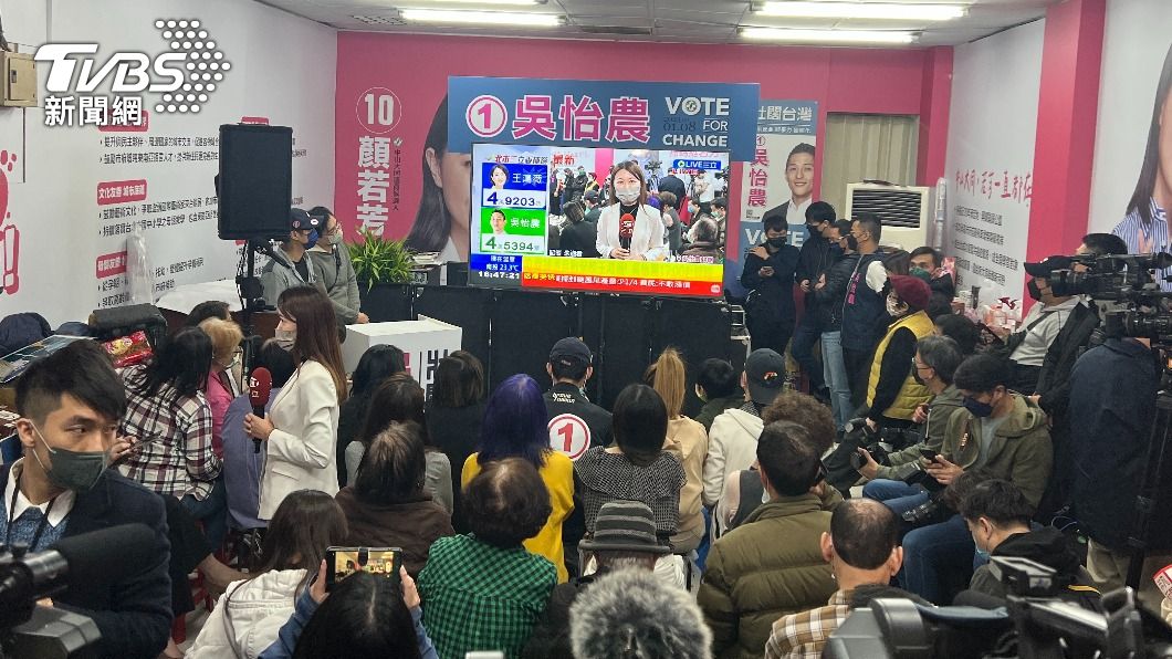 吳怡農現場湧入不少支持者與媒體。(圖/方炳超攝)