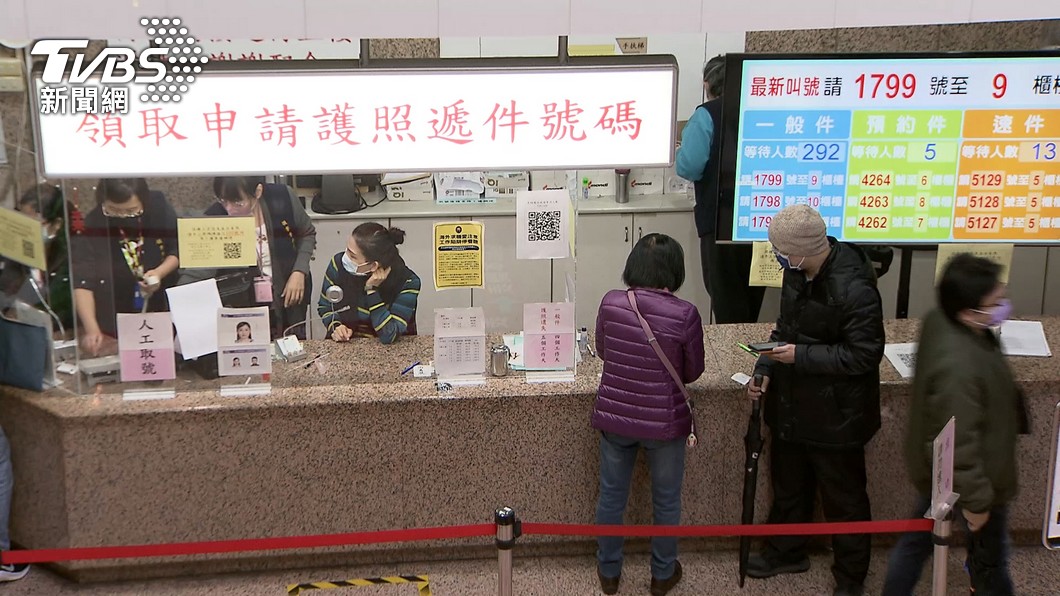林佳龍表示，最後一個步驟還是要國人親領，是基於政府公信力展現及資安考量，也請大家理解。（圖／TVBS）
